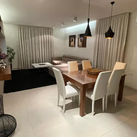 Deluxe With Pool In The Heart Of St Pauls Bay Apartment