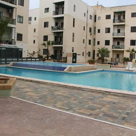 דירה Deluxe With Pool In The Heart Of St Pauls Bay סיינט פול ביי