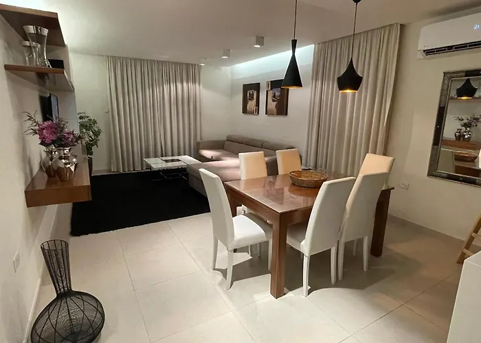 Deluxe With Pool In The Heart Of St Pauls Bay Apartamento