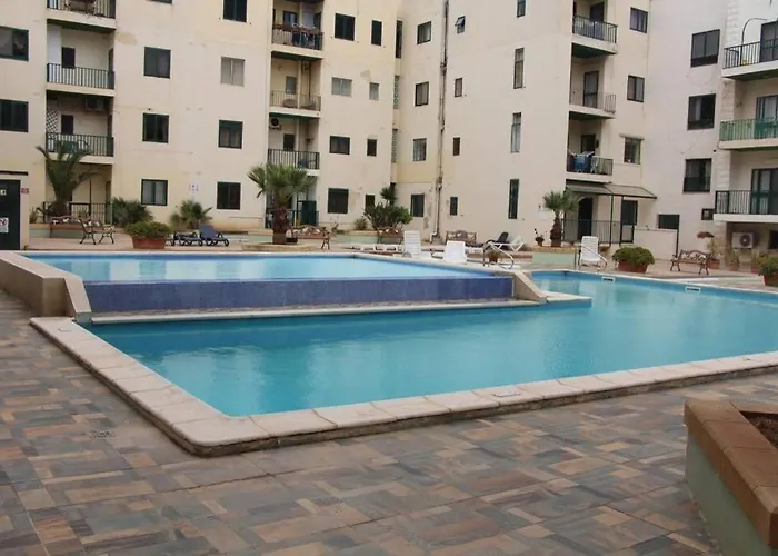 Deluxe With Pool In The Heart Of St Pauls Bay Apartamento