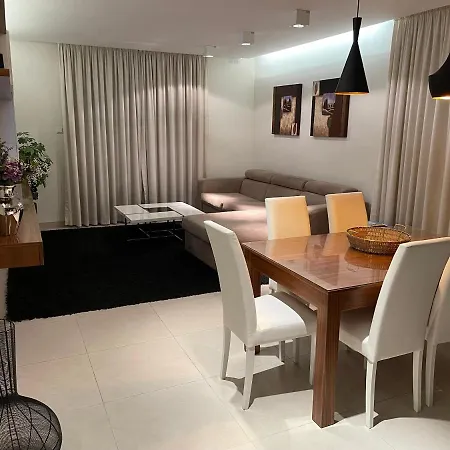 Deluxe With Pool In The Heart Of St Pauls Bay Apartament